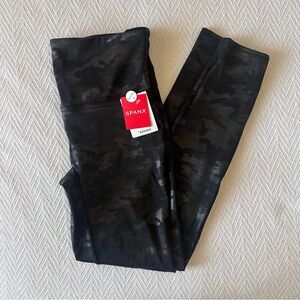 Spanx Faux Leather Camo Leggings Size Medium Petite NWT